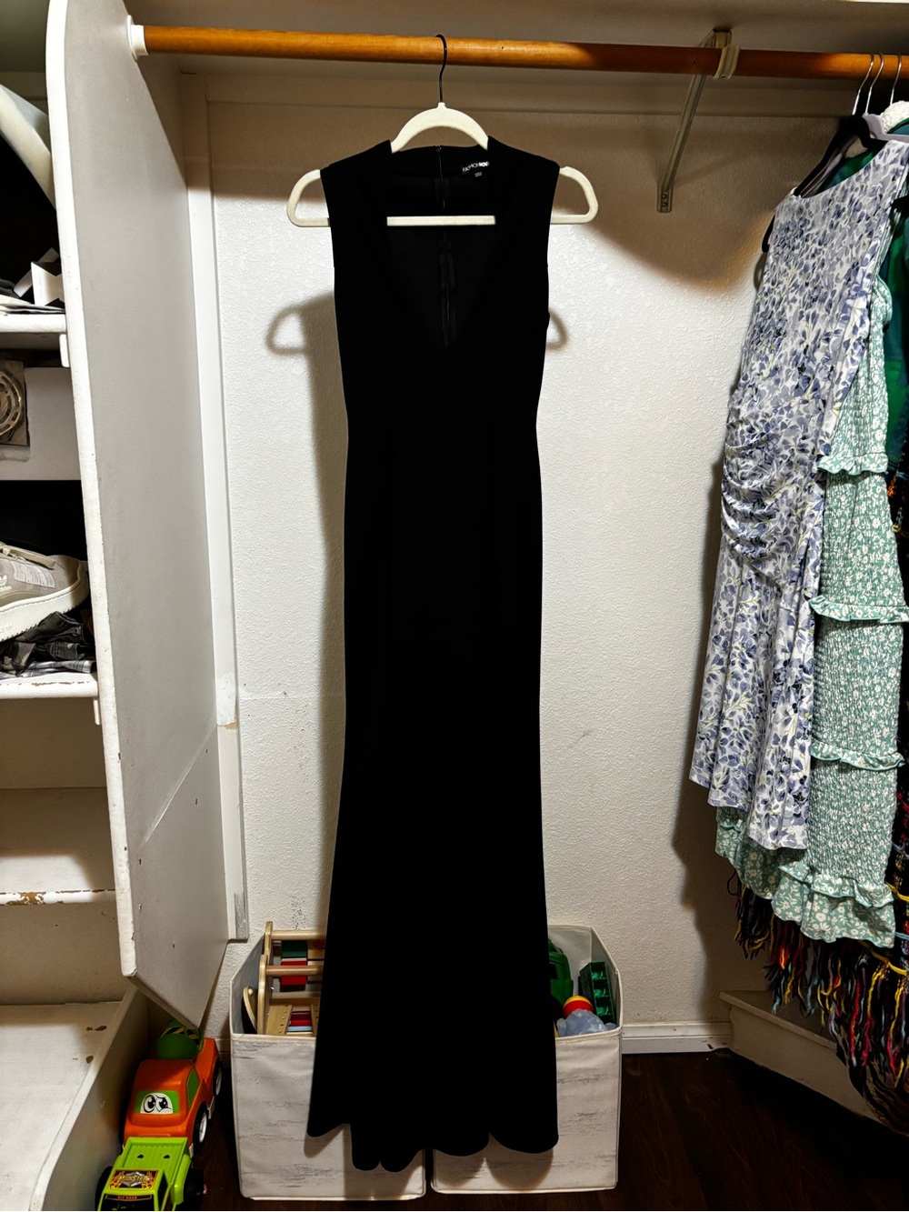 Fashion Nova Black Sleeveless V-Neck Maxi Dress